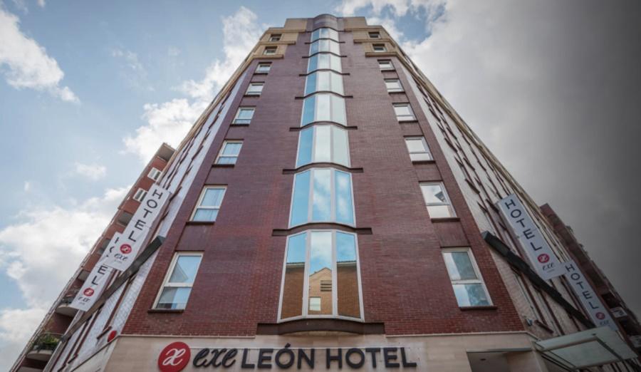 Exe Leon Hotel Exterior photo
